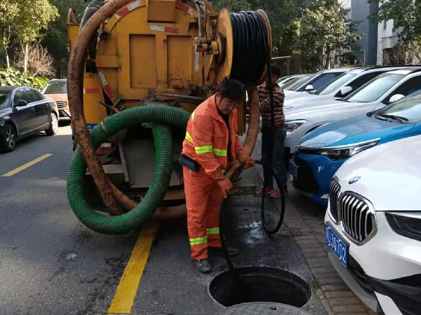 龙湖排污管道清淤